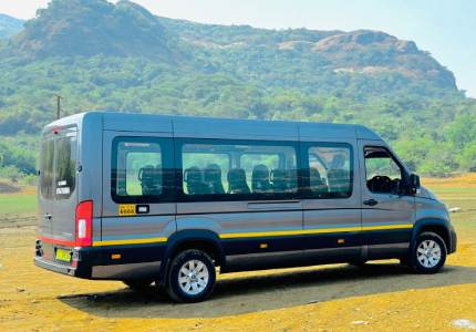 17 Seater Urbania Traveller
