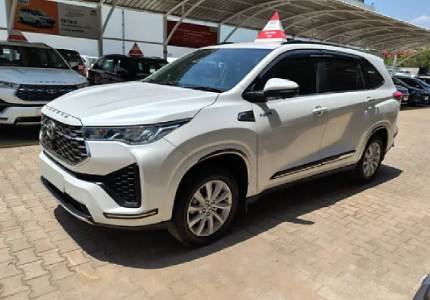 Innova Hycross
