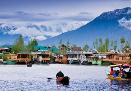 Vaishno Devi to Srinagar – Pilgrimage & Scenic Tour