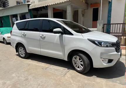 Innova Crysta Luxury Taxi Rentals for Every Journey
